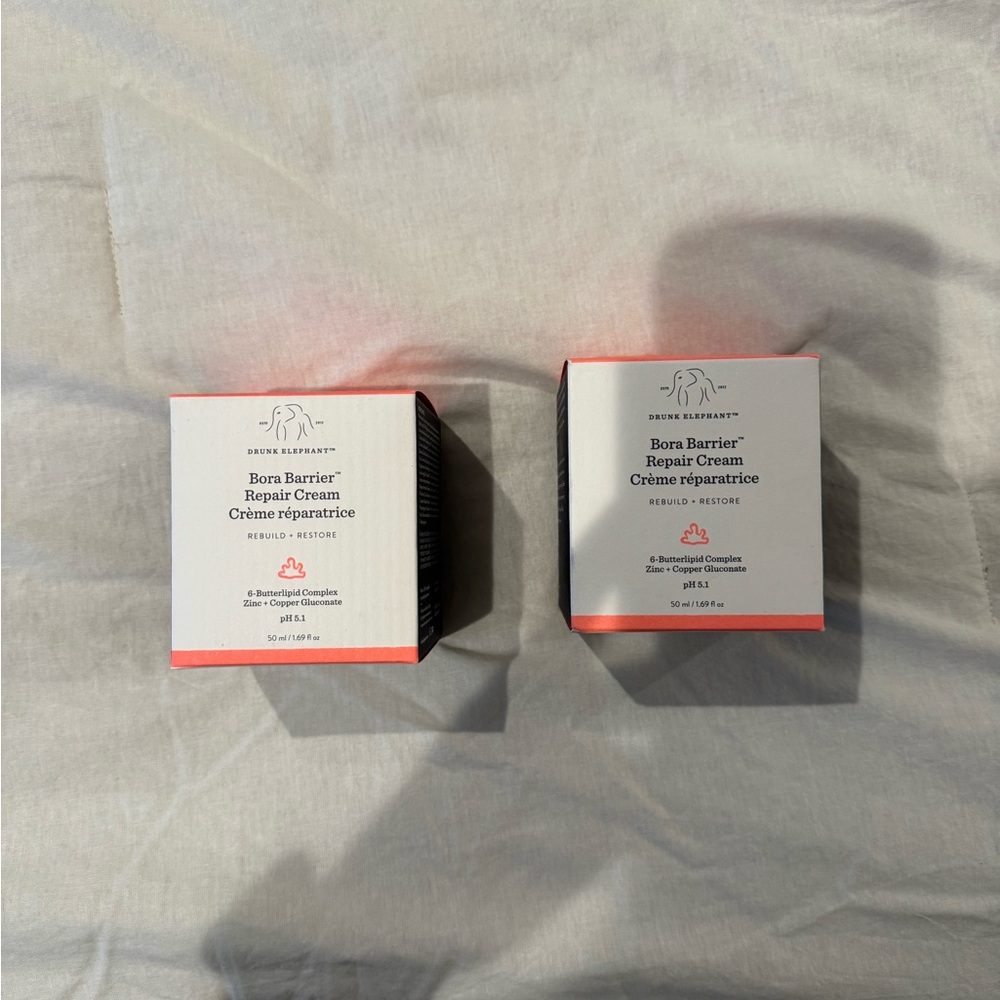 Drunk Elephant Bouncy Barrier Repair Cream - Black and White
